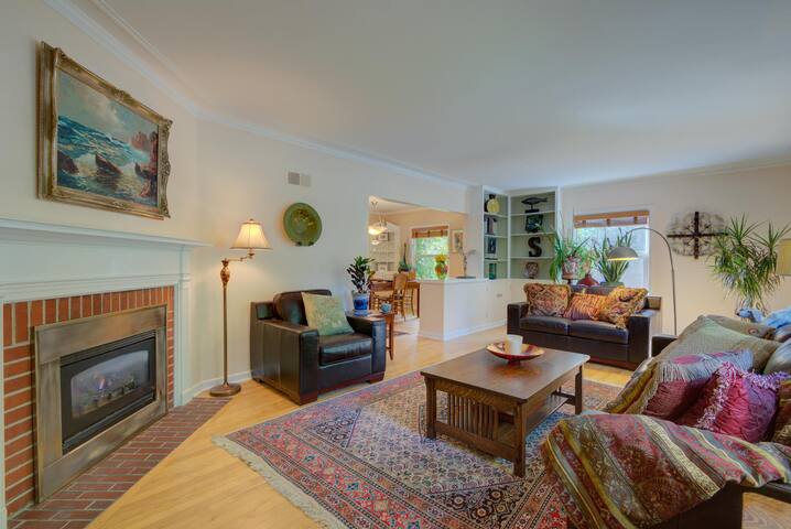 5 BIG bdrms/huge yard, quiet, central Denver oasis gallery image 4