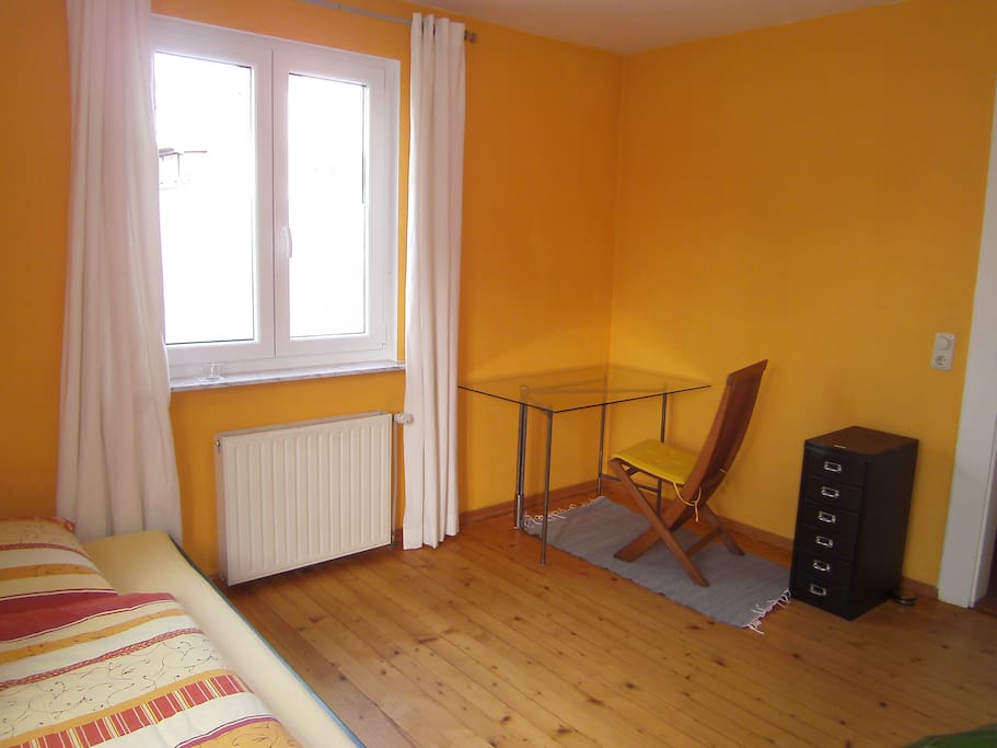 Zimmer mit Westfenster