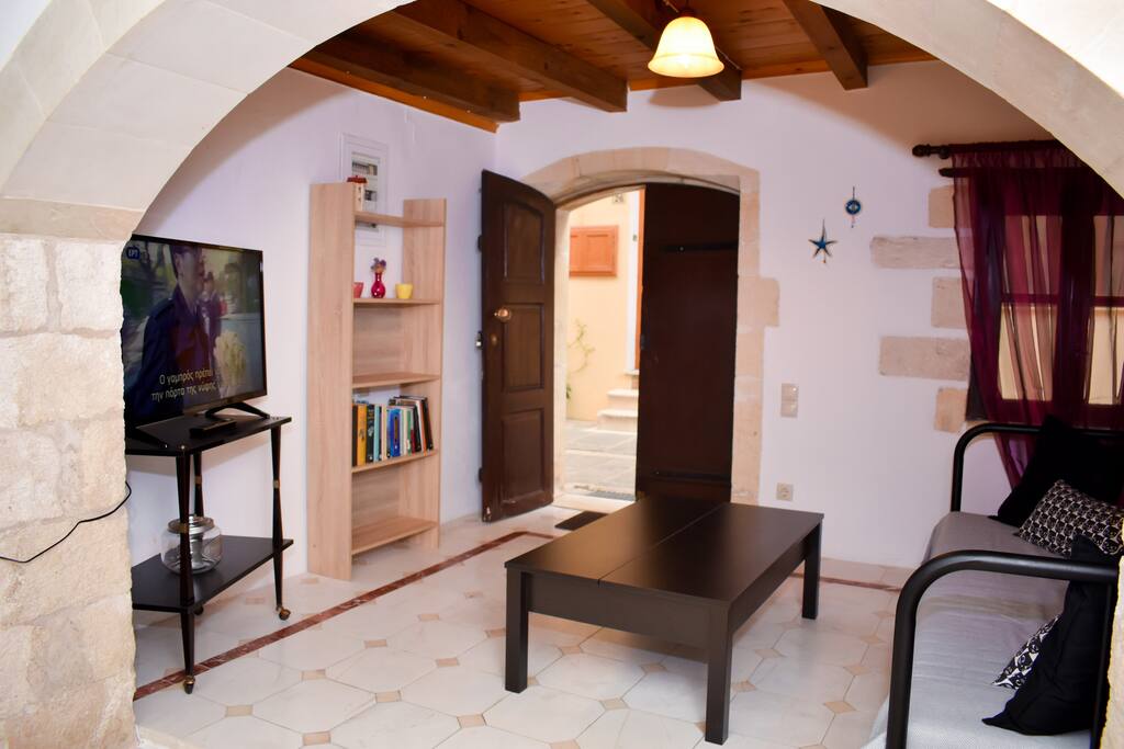 Living Room, 40'' smart TV, table that can be desk, ground floor