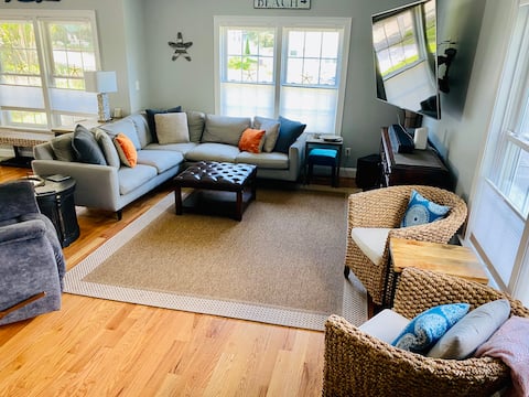 Top performing Airbnb: Ocean views 🌊 Walk to White Horse Beach🏖 in Plymouth County