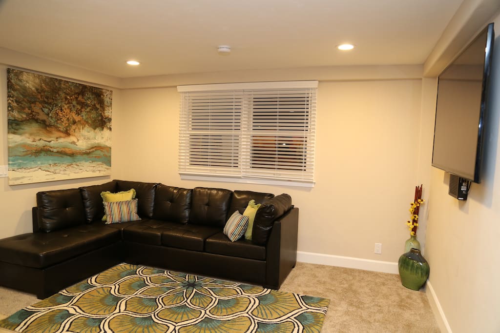 Plenty of seating, Flat screen TV with cable & HBO