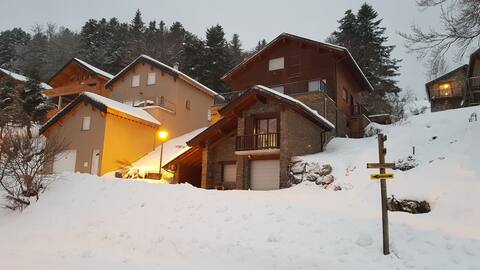 Chalet Tilou, at the foot of the slopes (skiing, hiking)