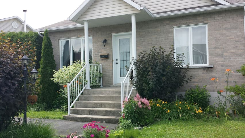 Chambre d'amis privée au Quartier Pie X à Victo!