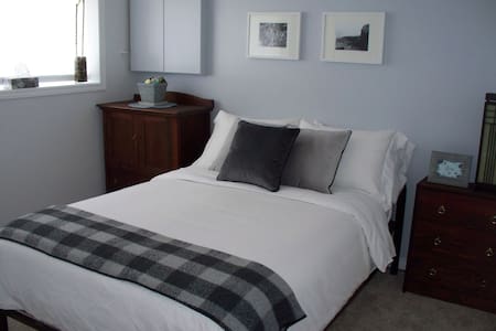 Zen Space Close to YYC Airport & Core