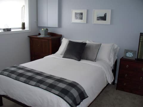 Zen Space Close to YYC Airport & Core