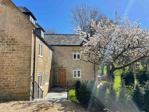 Mill Cottage in rural river West Dorset setting