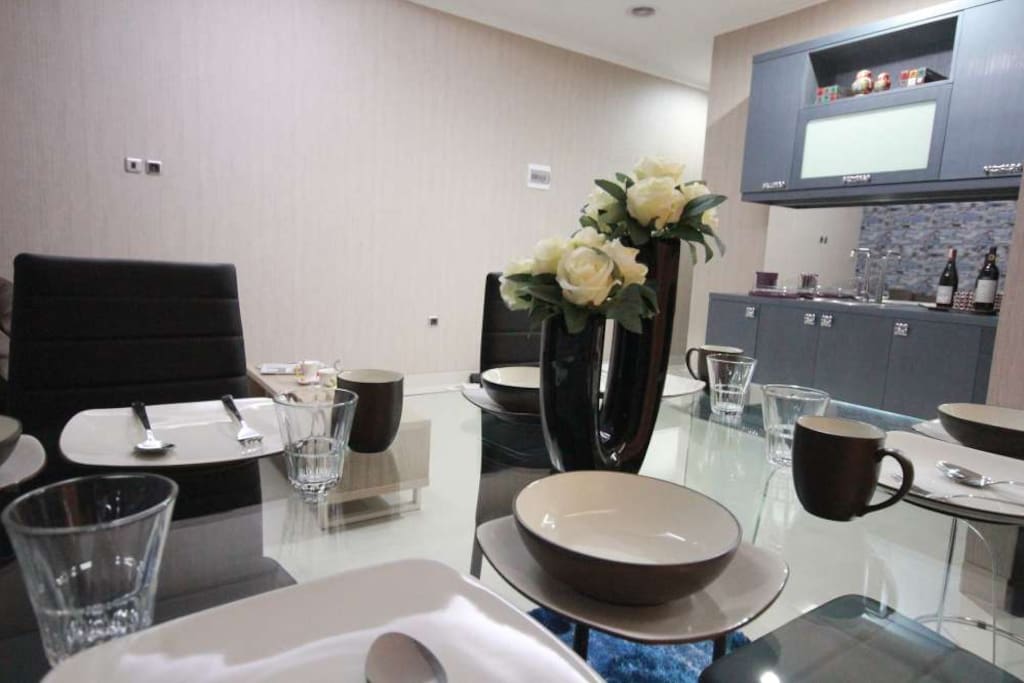 Glasstop dining table with dining ware