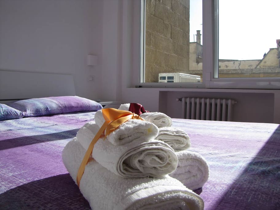Camera con letto matrimoniale