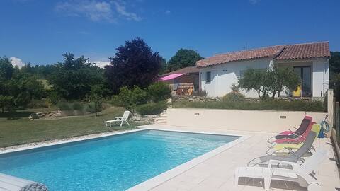 Villa - 8 people - 4 bedrooms - Swimming pool
