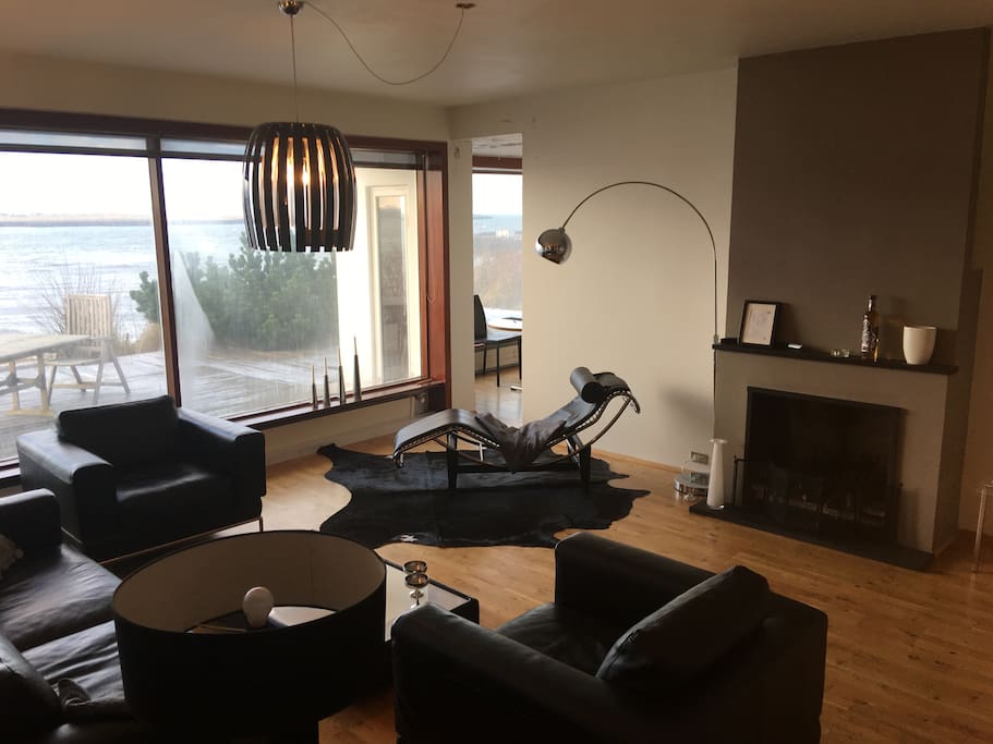 Livingroom with a fireplace