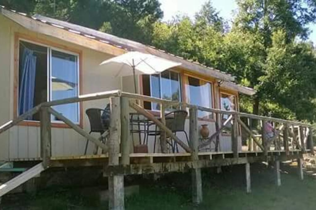 Terraza amplia, con vista panoramica al lago panguipulli.