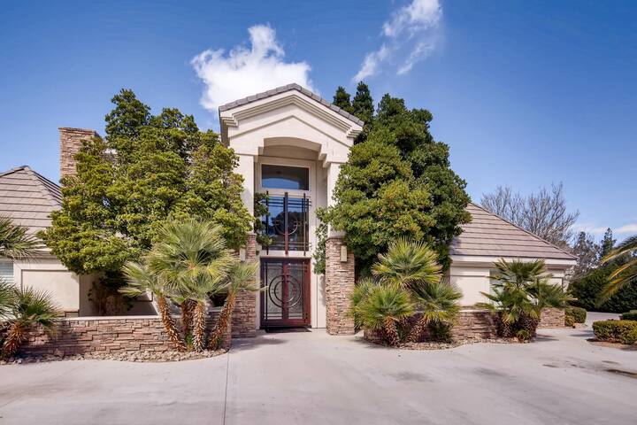 EXECUTIVE MANSION IN PRIME LAS VEGAS LOCATION gallery image 3