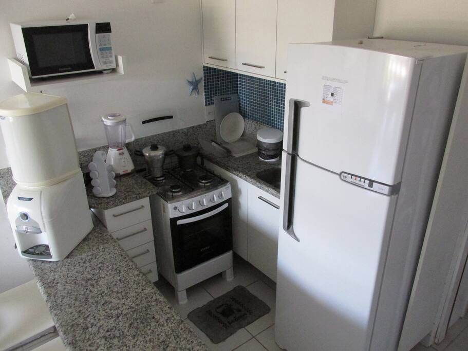 Cozinha equipada - Geladeira, fogão e micro-ondas