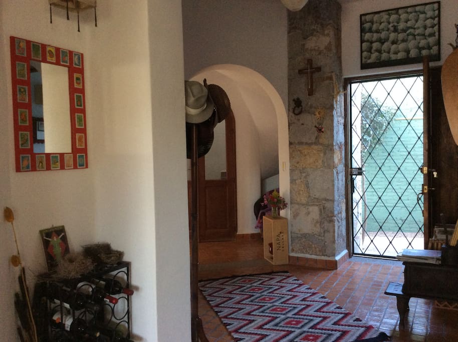 Entrada de la casa por dentro.