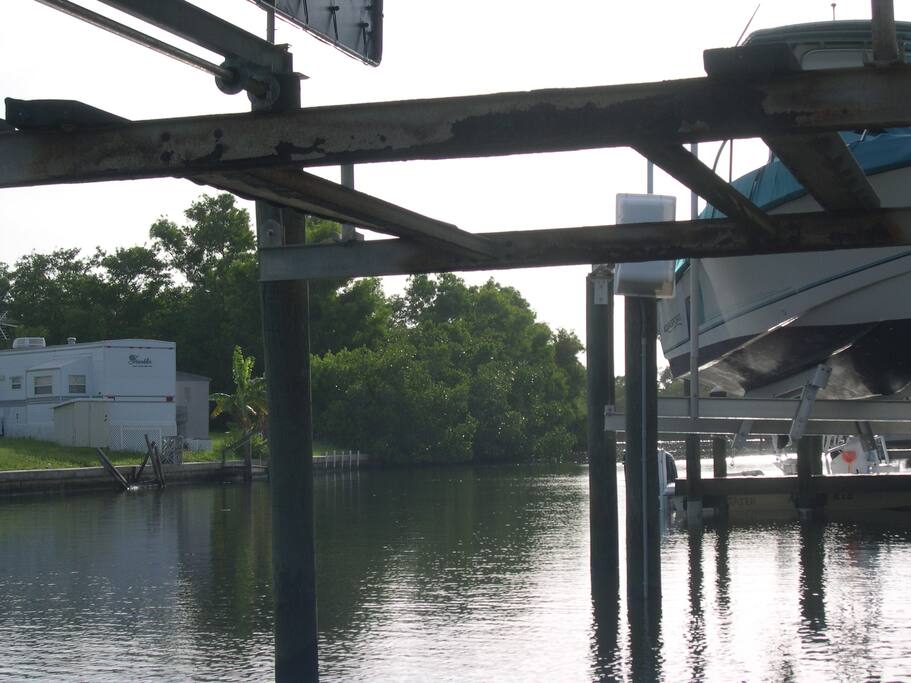boat lift for boats 22
' and under
