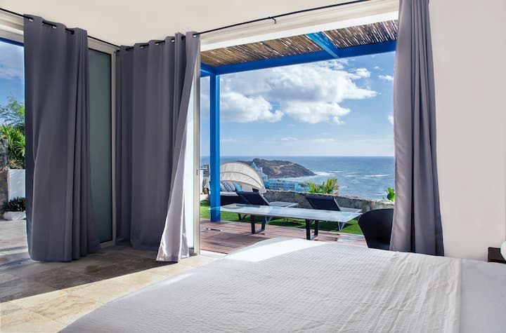 Изглед от спалня 4 (долно ниво)