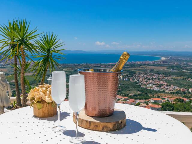 ROSAS : VILLA SUPERBE VUE SUR LA BAIE AVEC JACUZZI gallery image 3