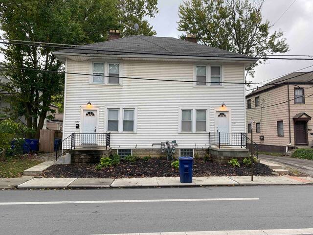 Campus Crest (A)-charming 2 bd close to campus! gallery image 2