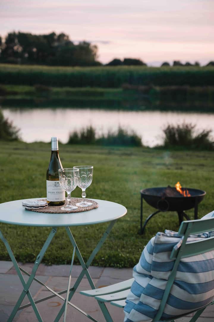 Waterfont Cabin in Staffordhire photo 4
