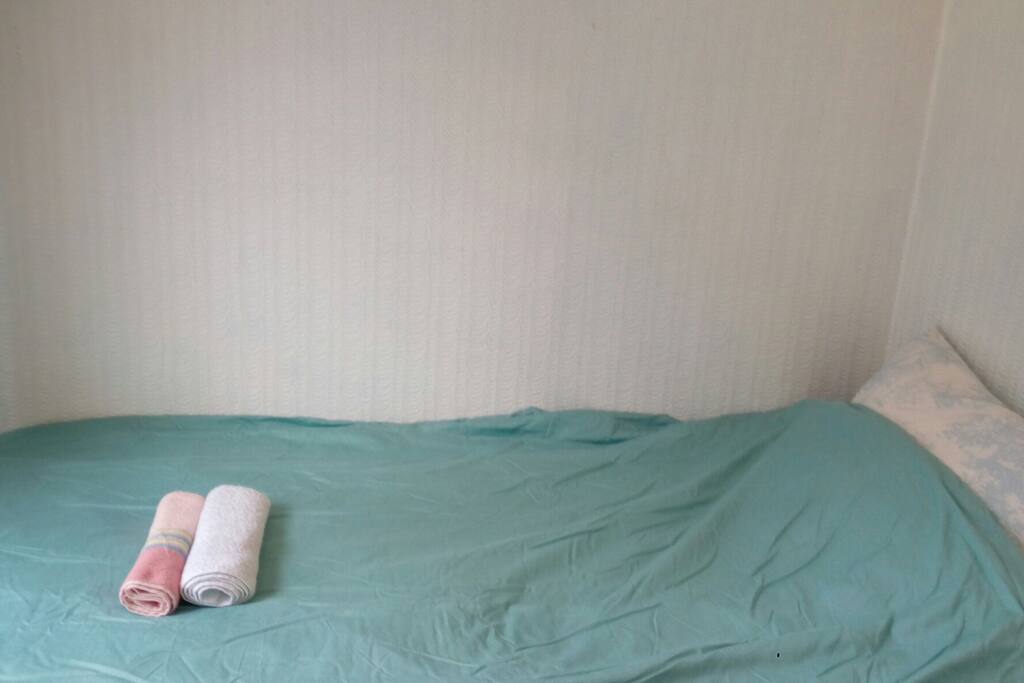 Guest's bedroom