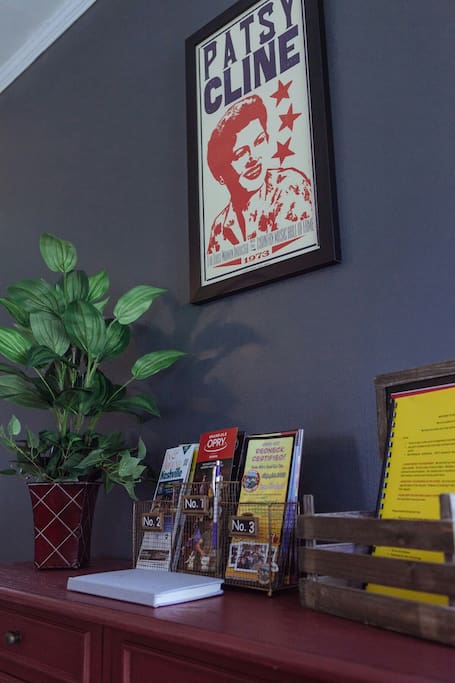 Entry way table