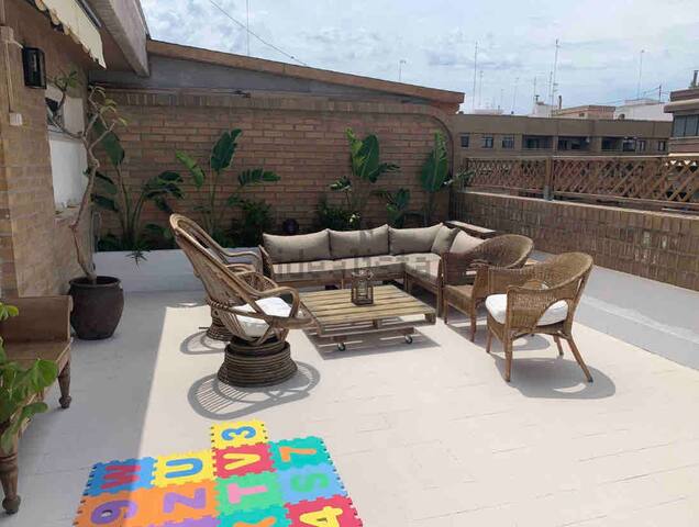 Big Terrasse Penthouse 10min from the Beach gallery image 2