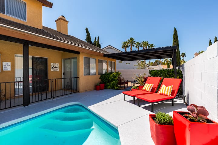 Luxury 4BR House w/ Pool & Yard, Close to Strip