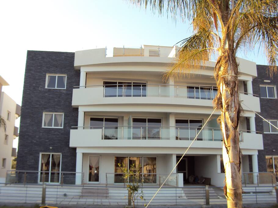 Top floor apartment in Sunrise Complex