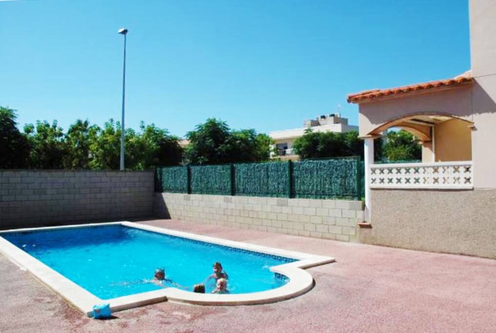 On a mentioné que la piscine est super pour les enfants?