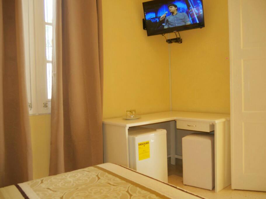 minibar y TV
