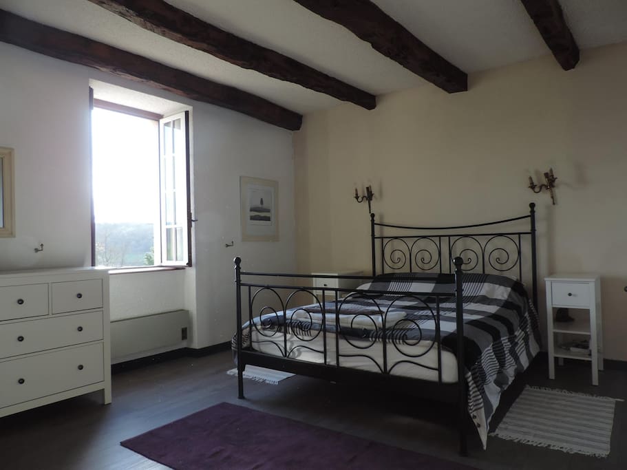 Splendid view and very spacious double bedroom with kingsize bed