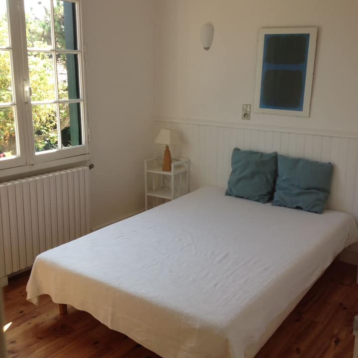 Quarto 2 com cama de 140x200m