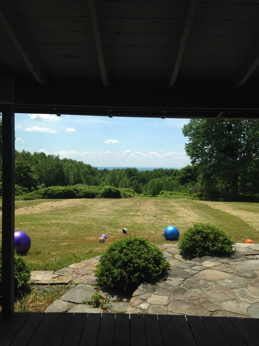 sweeping views tend to immobilize you on the porch but there is a boat free lake only a 5-min drive away...
