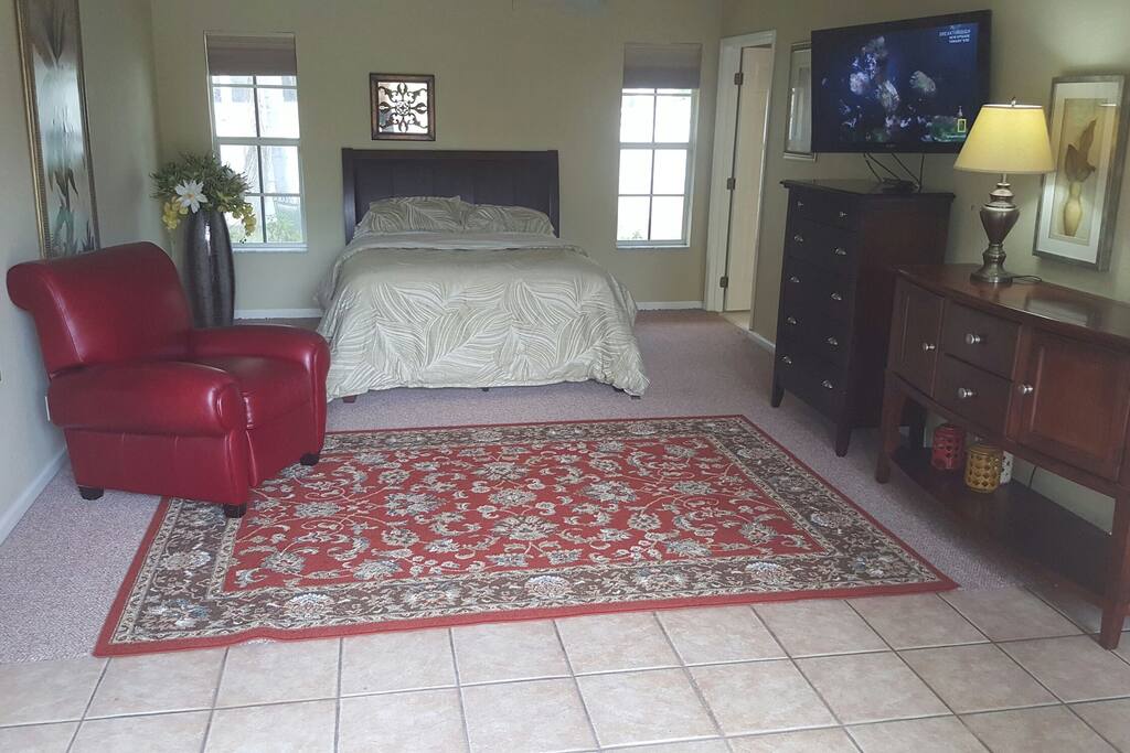 Spacious room adjacent private garden area
