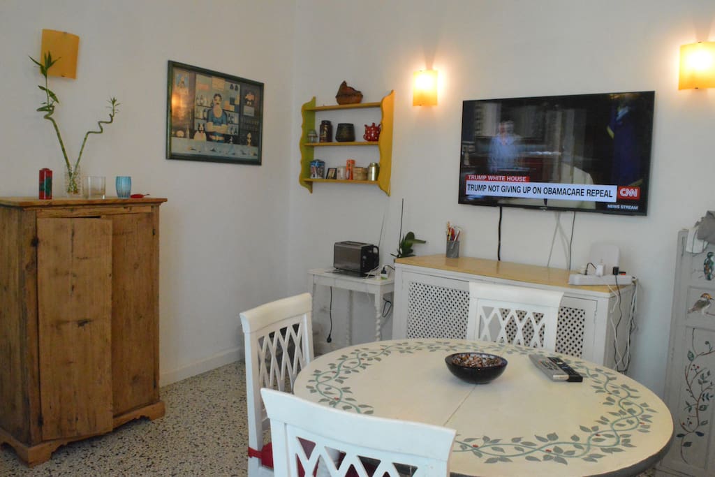 The kitchen/lounge and TV