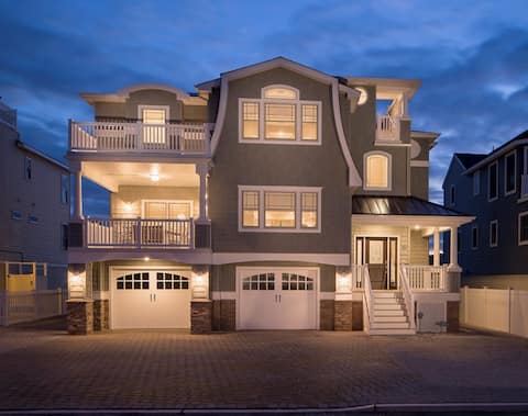BRAND NEW - 6 BR - Sleeps 15+ - Pool, Oceanside!