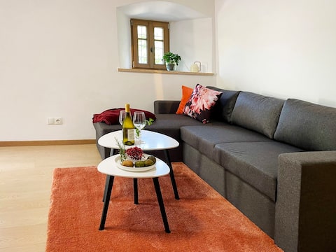 Annuncio Airbnb popolare: Spacious apartment in the heart of Eppan-Berg🍇 a Appiano Sulla Strada Del Vino