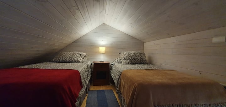 Vista de 2 camas de 1 plaza en el segundo piso./2张单人床位于二楼。