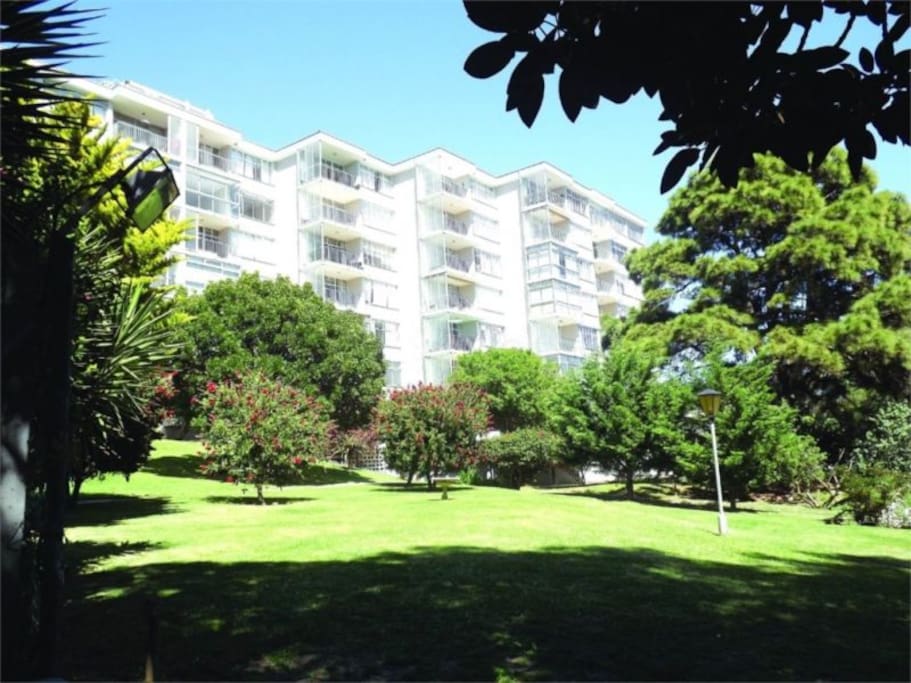 Spacious gardens and great entertainment area with pool and bar facilities