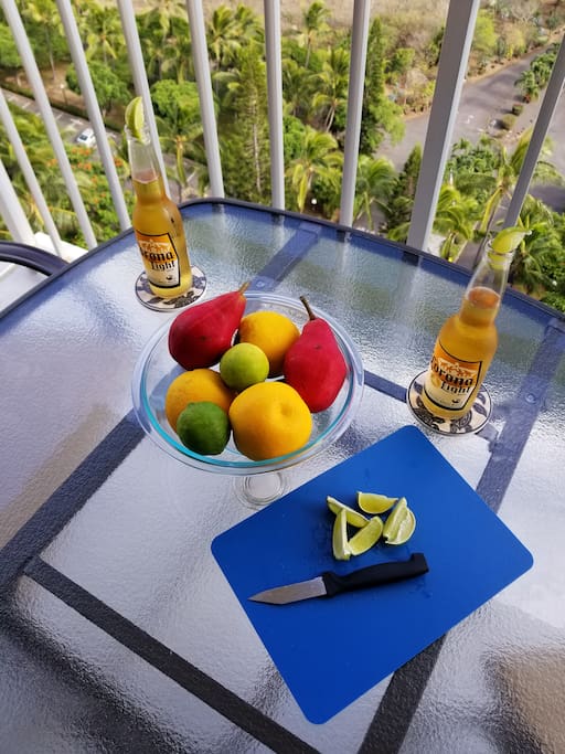 Relax on the lanai with your favorite beverage or coffee in the morning and enjoy the magnificent views!!