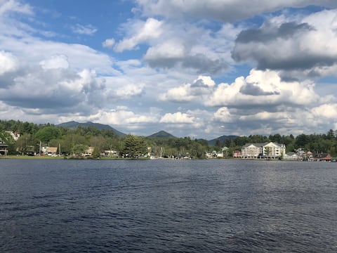 Lakefront home-walk downtown, 15 min to Lk Placid