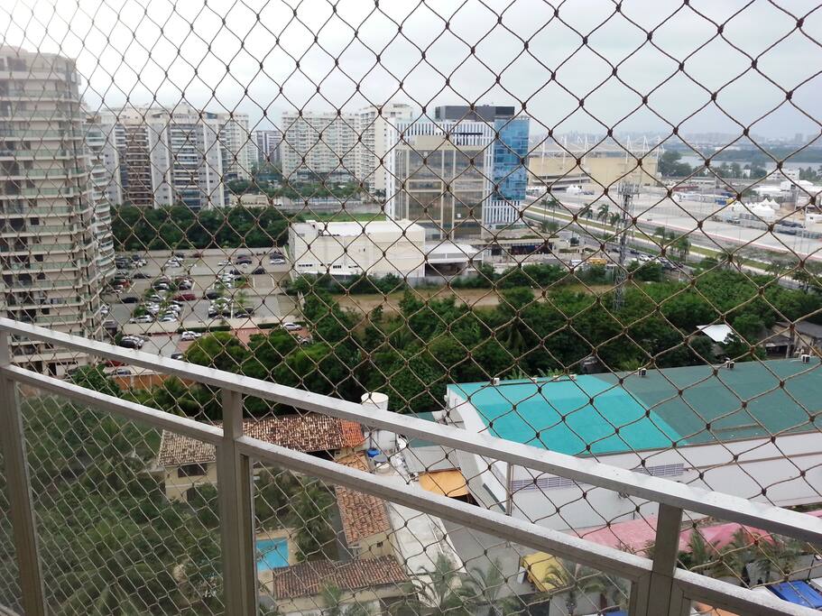 VISTA LATERAL
AO LADO O COMPLEXO RIO 2 COM SHOPPING BANCOS 24H FARMACIA RESTAURANTES PIZZARIAS PEQUENO COMERCIO