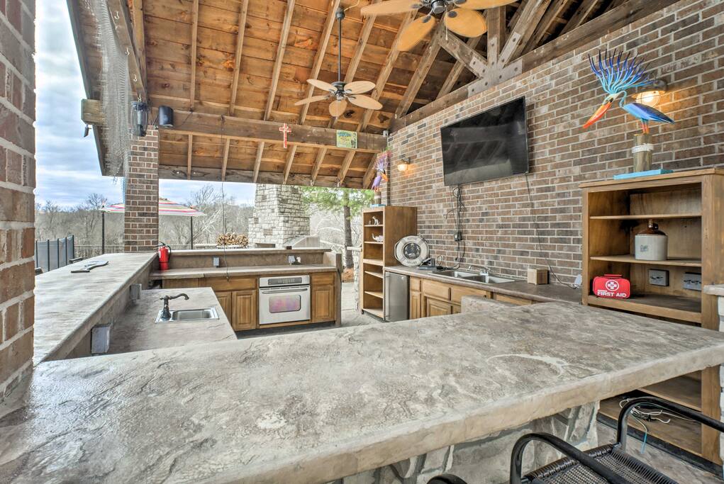 This vacation rental property comes with full bartender service for a small fee.