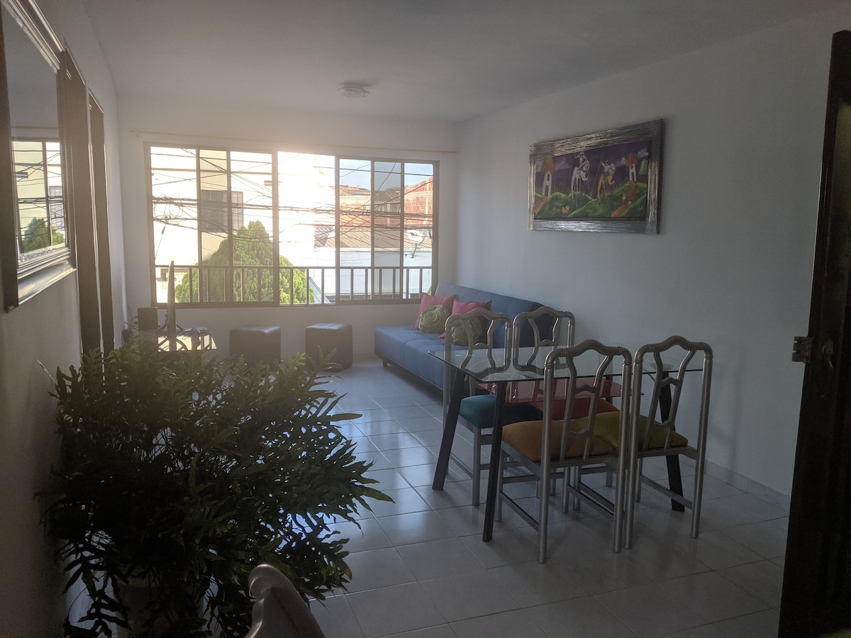 Vardagsrum och matsal.