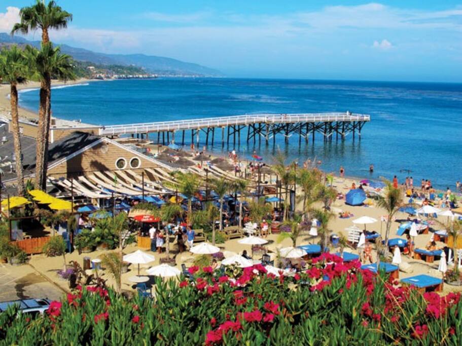 Easy 5 minute walk to Paradise Cove beach! One of the best places in the world to celebrate the 4th and other special occasions!