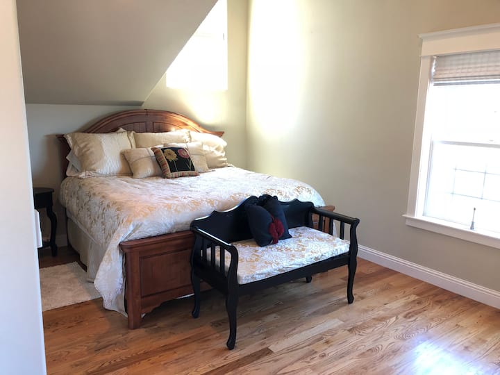 ผู้เข้าพักของเราบอกเราว่านี่เป็นหนึ่งในเตียงที่สะดวกสบายที่สุดที่พวกเขาเคยนอนมา