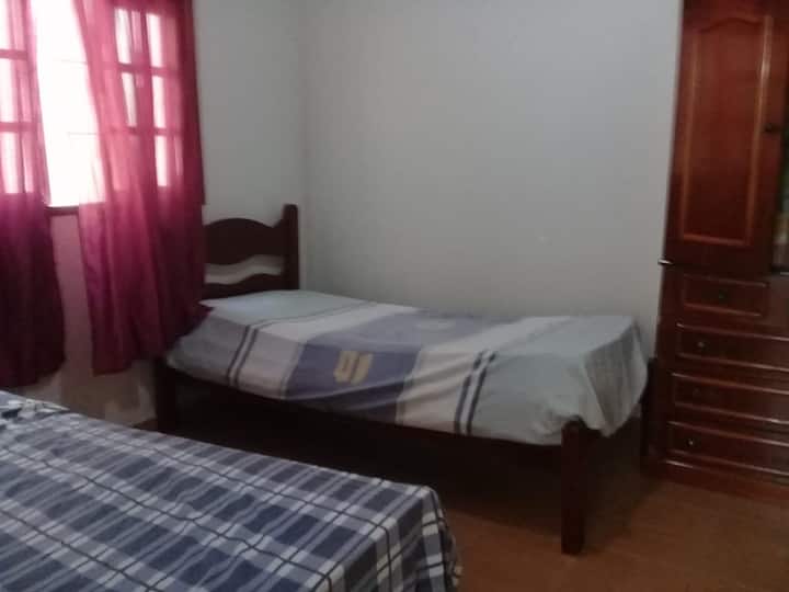 Dhoma e gjumit 2 - Dy krevate tek