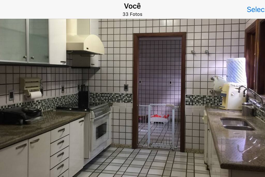 Cozinha com lava louça e Fogao com coifa