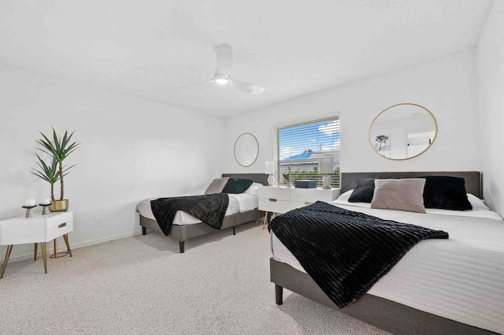 3rd bedroom 2 full beds