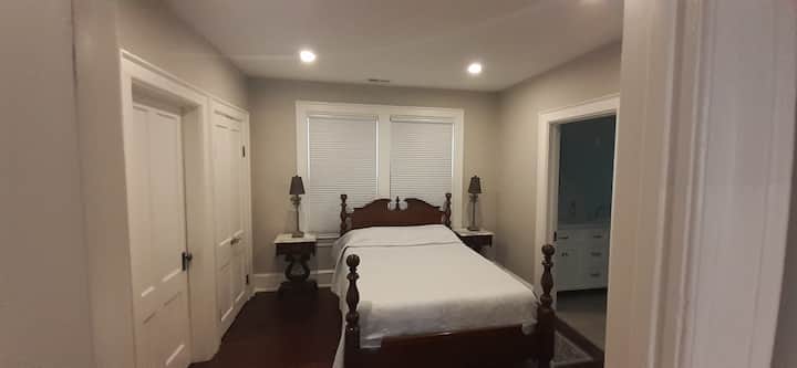 Master Bedroom Suite with Full Fath